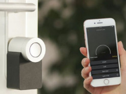 Открыть подъезд смартфоном: в Киеве бесплатно оснастят "умными" технологиями 100 домов