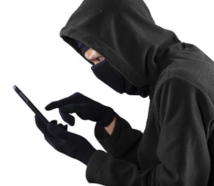 Шахрай прикривався благодійним фондом