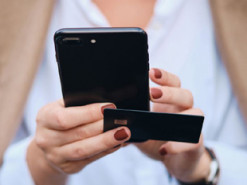 «Вашу картку потрібно закрити»: шахрай ошукав тростянчанку майже на 7 тисяч гривень