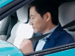 Глава Xiaomi особисто розпакував електромобіль SU7 Max