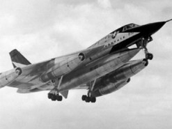 "Ядерні монстри": чому США списали всі бомбардувальники B-58 Hustler