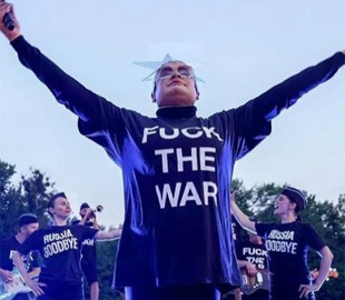 Підняла бойовий дух. Вєрка Сердючка на концерті у Києві продекламувала кричалку про Путіна