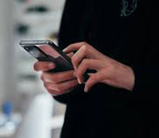 Шпигуни у смартфоні: 8 небезпечних додатків, якими ми користуємося щодня