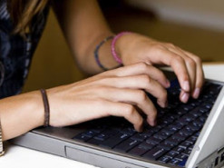 Жінка "спустила" в азартні ігри мільйон, який видурила у знайомого