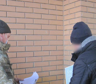 Українських чоловіків масово кидають на гроші: пропонують допомогу в перетині кордону