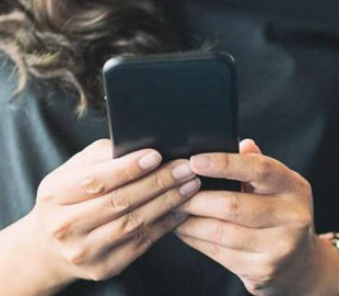 Молода жінка з Кременчука два роки “зливала” маршрути ТЦК у Telegram-каналі