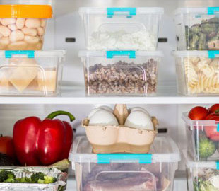 Викиньте, щоб не отруїтися: які продукти утилізувати після відключення холодильника