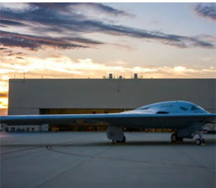 Компанія Northrop Grumman опублікувала нове фото винищувача B-21 Raider