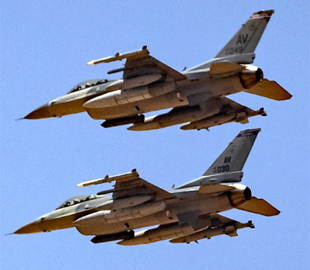 Польща підписала угоду на модернізацію винищувачів F-16 на $3,8 млрд — Bloomberg