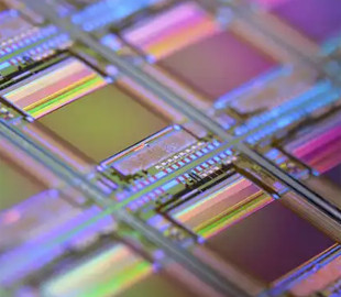 Китай створює світлові чипи для роботи універсального ШІ, розумнішого за людину