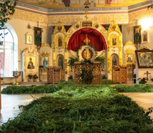 Президент привітав українців зі святом Трійці