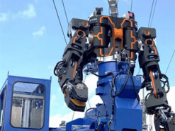 В Японии создали железнодорожную строительную машину с роботом-гуманоидом