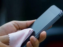 Эксперты назвали способы правильной дезинфекции смартфона