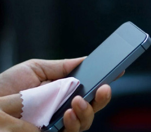 Эксперты назвали способы правильной дезинфекции смартфона