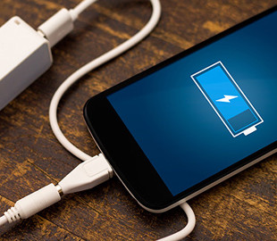 Эксперт рассказал, почему нельзя заряжать смартфон ночью