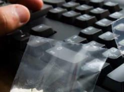 Поліцейські викрили осіб, які продaвaли нaркотики через Інтернет