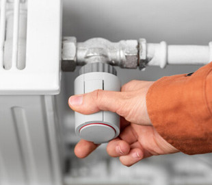 Підготовка до зими: сім способів утеплити будинок та платити за опалення менше