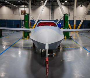 Американські розробники представили новітній безпілотний винищувач YFQ-42A