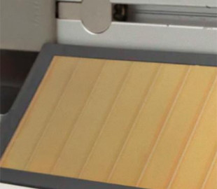 З'явилася перша у світі сонячна панель для приміщення: що вона може заряджати