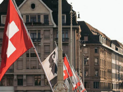 Продати авто та піти вчитися у ПТУ: що змінилося для українців у Швейцарії