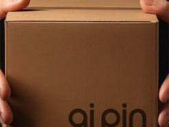 Постачання смартфонів без екрана затримують. Почнуть не раніше квітня