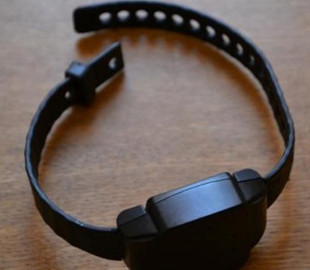 У Південній Кореї хочуть контролювати самоізоляцію електронними браслетами