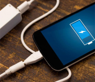 Експерти розвінчали чотири популярні міфи про заряджання смартфонів
