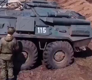 В мережу виклали відео російської бронетехніки на адмінмежі з Херсонщиною