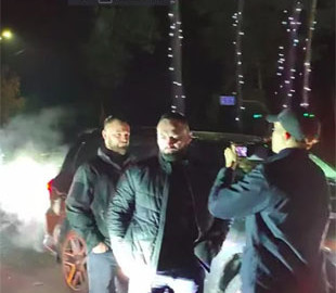 Обвинувачені у нападі на журналіста УП Ткача отримали умовний термін, який можуть оскаржити