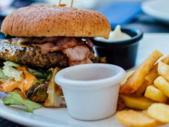 Для борьбы с ожирением: Великобритания полностью запретит рекламу вредной еды в интернете