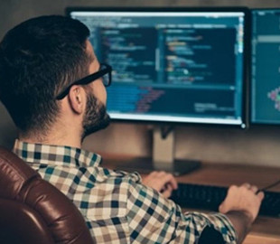 Скільки заробляють нетехнічні фахівці в IT в Україні та світі