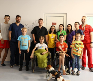 Пес Патрон відвідав дітей у Львівському шпиталі (фото)