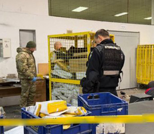 Вибух у сортувальному центрі "Укрпошти": поліція затримала відправника