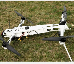 Розробники представили найбільший у світі FPV-дрон з авіабомбою на борту