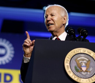 Байден пообіцяв продовжувати наполягати на звільненні утримуваного в РФ репортера WSJ Гершковича