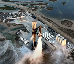 Гігантська ракета Ілона Маска з кораблем Starship успішно стартувала