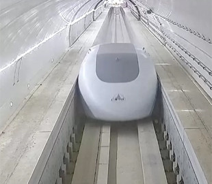 Китай випробував суперпоїзд зі швидкістю до 1000 км/год на магнітній подушці у вакуумній трубі