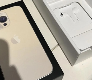 Apple почала, решта підхопили: чому з коробок смартфонів зникли навушники
