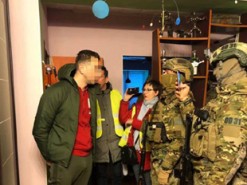 В Одессе поймали мошенников, которые продавали фейковые акции Tesla