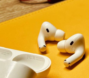 Apple перенесе виробництво AirPods в іншу країну: чому це допоможе виявити підробки