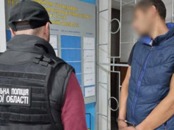 Душив та знущався. На Київщині вітчим намагався вбити 12-річного пасинка