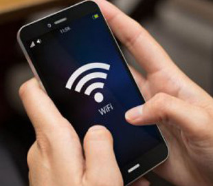 Чому перед сном вимикати Wi-Fi та мобільний інтернет на смартфоні корисно: пояснюємо