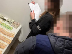 Брав тисячі доларів за контрабанду iPhone: на Буковині судитимуть ексмитника