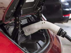 Китайці винайшли вічну батарею для електромобілів