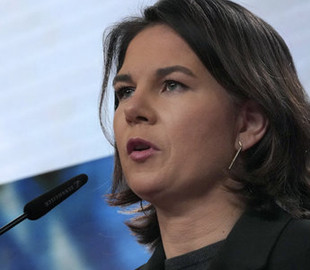 Бербок запевняє, що санкції проти РФ не скасують, навіть якщо взимку будуть протести