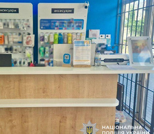 У Дніпрі судитимуть продавця магазину техніки, який протягом місяця викрав мобільних телефонів на 122 тисячі гривень