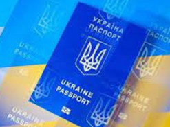 Чи можна забрати закордонний паспорт у Польщі, якщо подали документи на оформлення документа в Україні