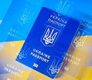 Чи можна забрати закордонний паспорт у Польщі, якщо подали документи на оформлення документа в Україні