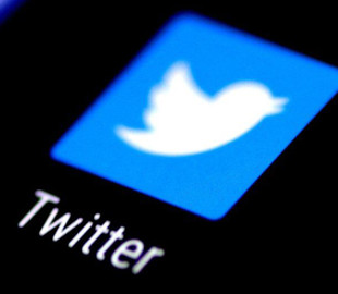 Twitter уволил двух топ-менеджеров и приостанавливает наем