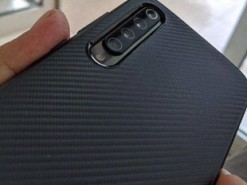 В Сети появилось фото смартфона Xiaomi Mi 9 с четырьмя камерами